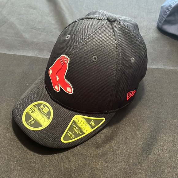 NWT Boston Red Sox’s men’s fitted hat - Picture 1 of 5